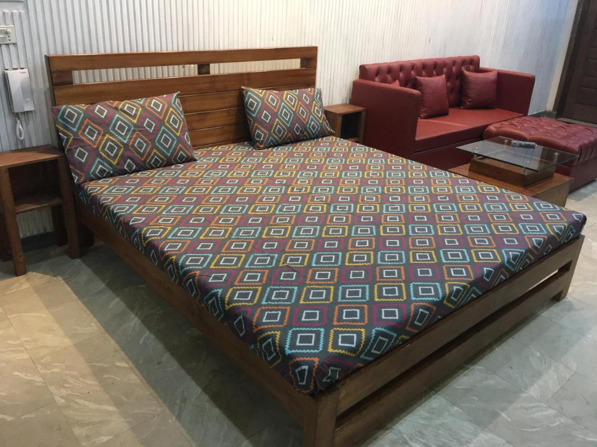 One Bed Studio Apartment Near Shaukat Khanum Лахор Екстериор снимка